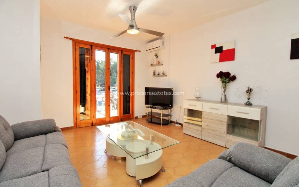 2 soveværelse Lejlighed til salg i Villamartin med swimmingpool - € 164.900 (Ref: 9921085)