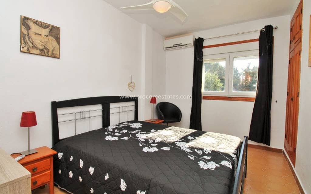 2 soveværelse Lejlighed til salg i Villamartin med swimmingpool - € 164.900 (Ref: 9921085)