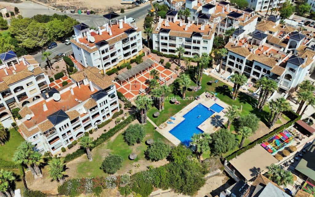 2 soveværelse Lejlighed til salg i Villamartin med swimmingpool - € 164.900 (Ref: 9921085)