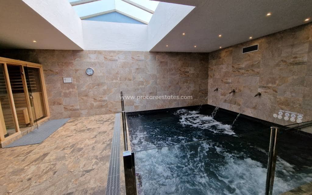 3 chambre Penthouse à vendre à El Raso avec piscine garage - 299 995 € (Ref: 9921476)