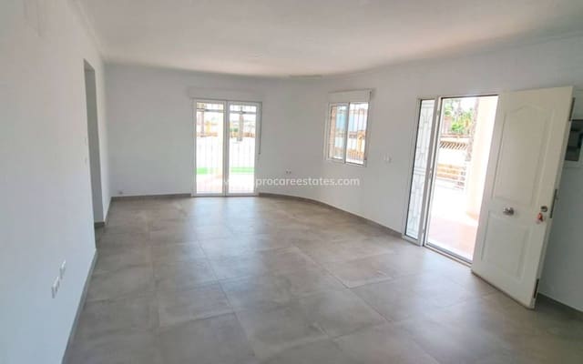 3 soveværelse Finca/Landehus til salg i Catral med garage - € 410.000 (Ref: 9925236)