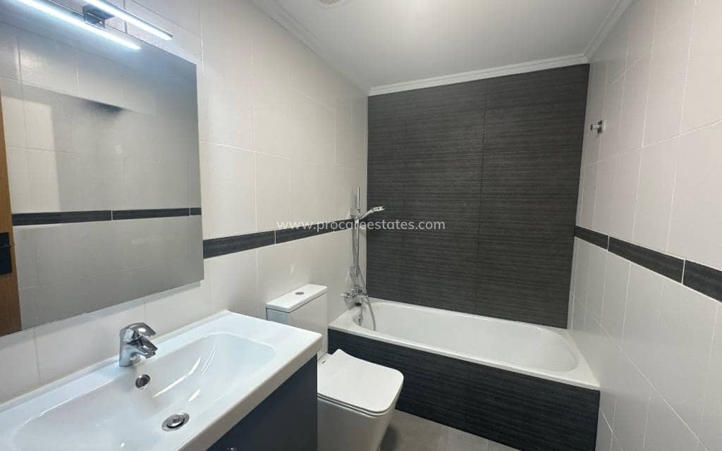 3 Zimmer Apartment zu verkaufen in Ciudad Quesada mit Pool - 205.000 € (Ref: 9937122)