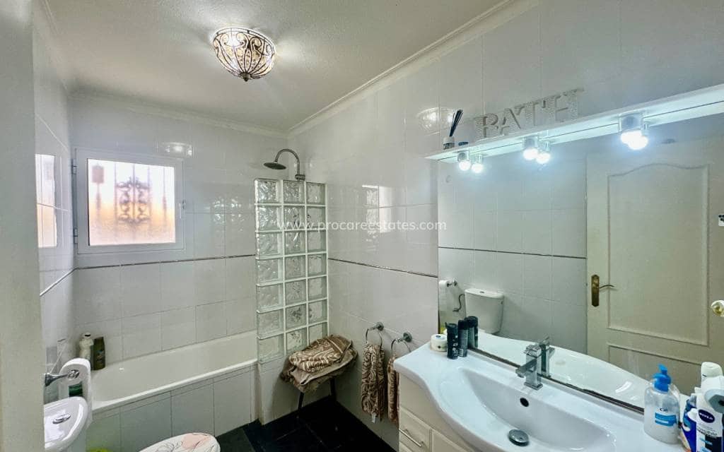 4 sypialnia Finka/Dom wiejski na sprzedaż w Catral z basenem garażem - 375 000 € (Ref: 9983907)
