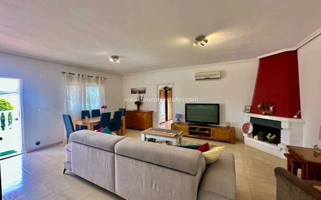 4 soveværelse Finca/Landehus til salg i Catral med swimmingpool garage - € 375.000 (Ref: 9983907)