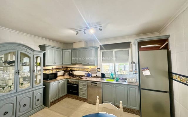 4 soveværelse Finca/Landehus til salg i Catral med swimmingpool garage - € 375.000 (Ref: 9983907)