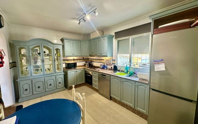 4 soveværelse Finca/Landehus til salg i Catral med swimmingpool garage - € 375.000 (Ref: 9983907)