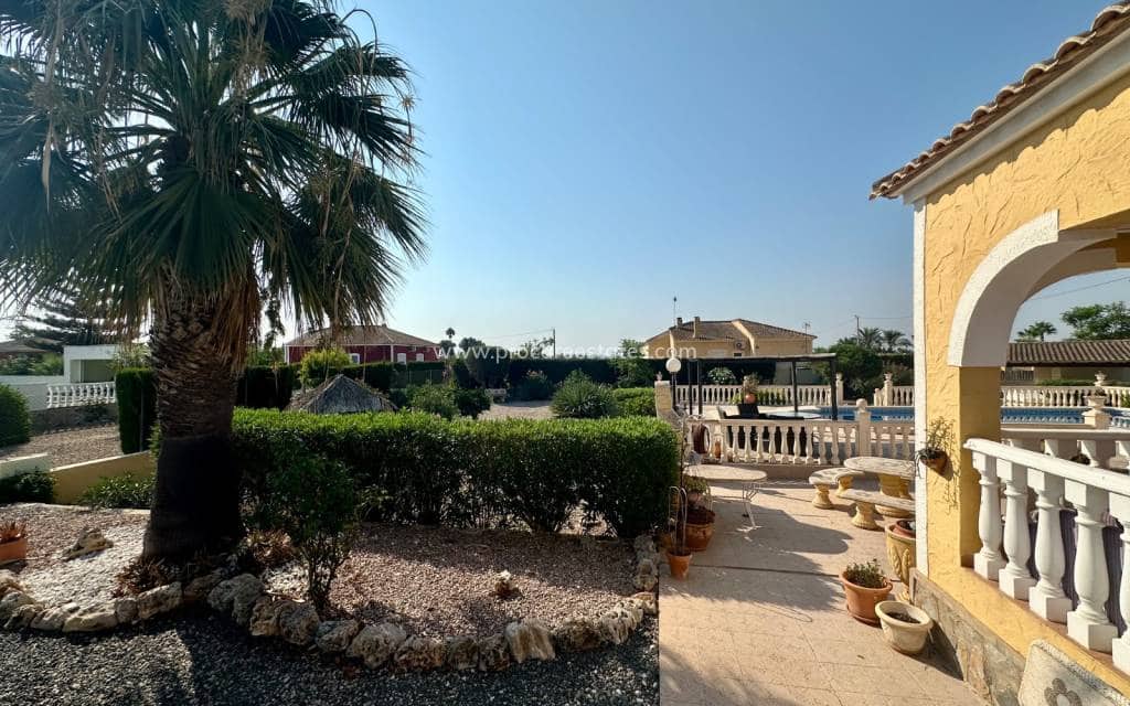 4 sypialnia Finka/Dom wiejski na sprzedaż w Catral z basenem garażem - 375 000 € (Ref: 9983907)