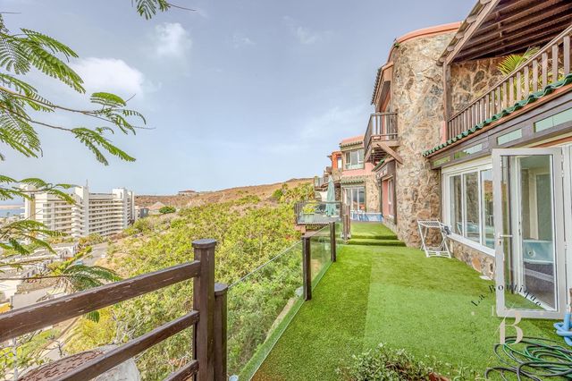 5 makuuhuone Huvila myytävänä paikassa San Agustín, San Bartolomé de Tirajana mukana uima-altaan 
autotalli - 1 900 000 € (Ref: 10002579)