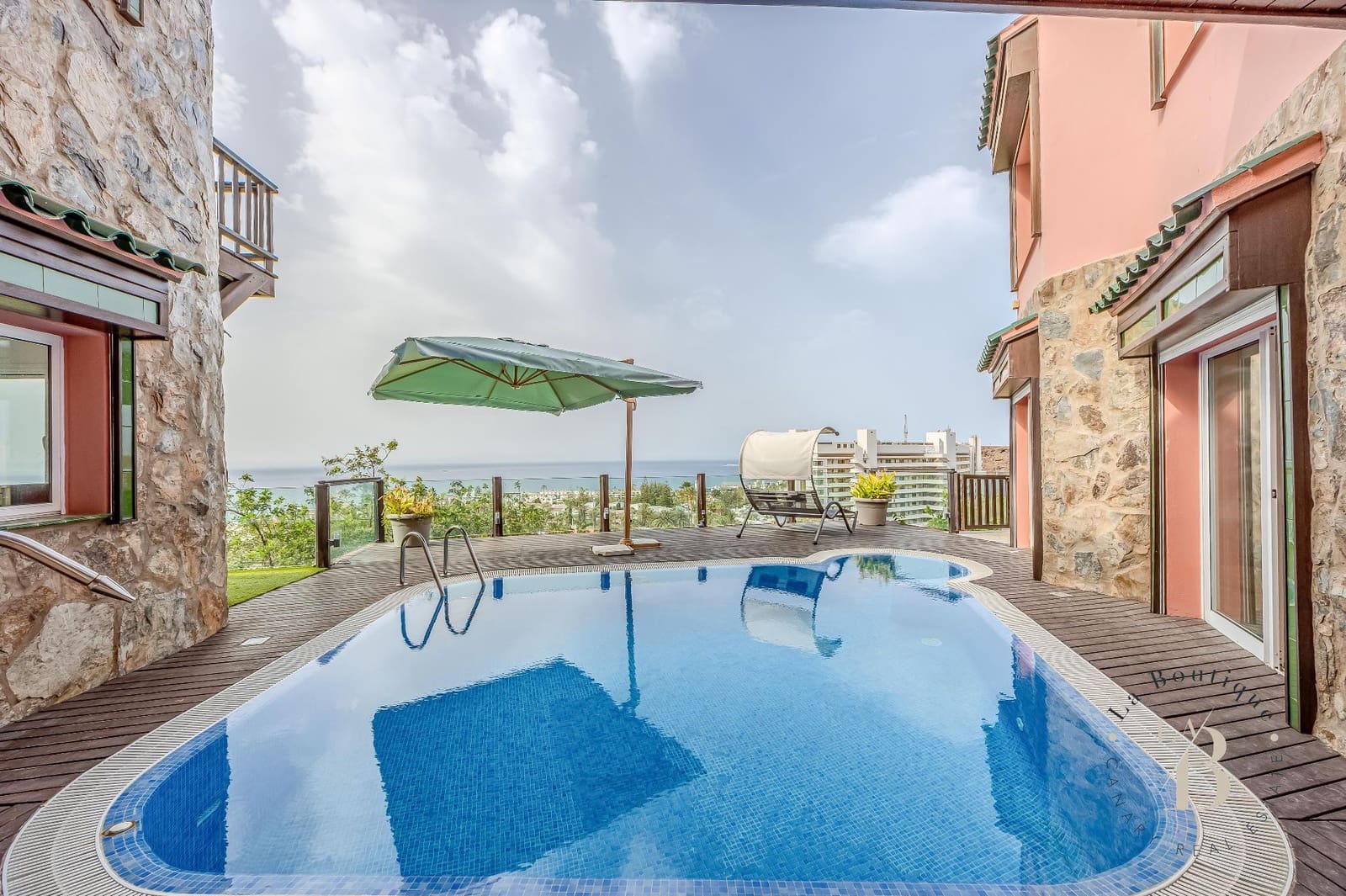 5 bedroom Villa for rent in San Agustin with pool garage - € 4,000 (Ref: 10008290)