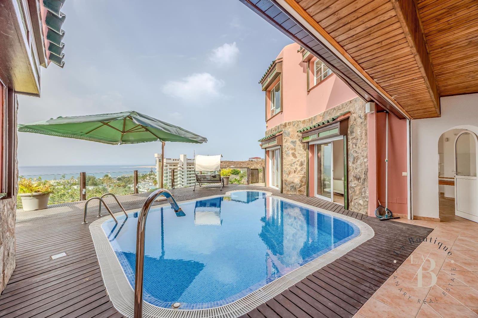 5 bedroom Villa for rent in San Agustin with pool garage - € 4,000 (Ref: 10008290)