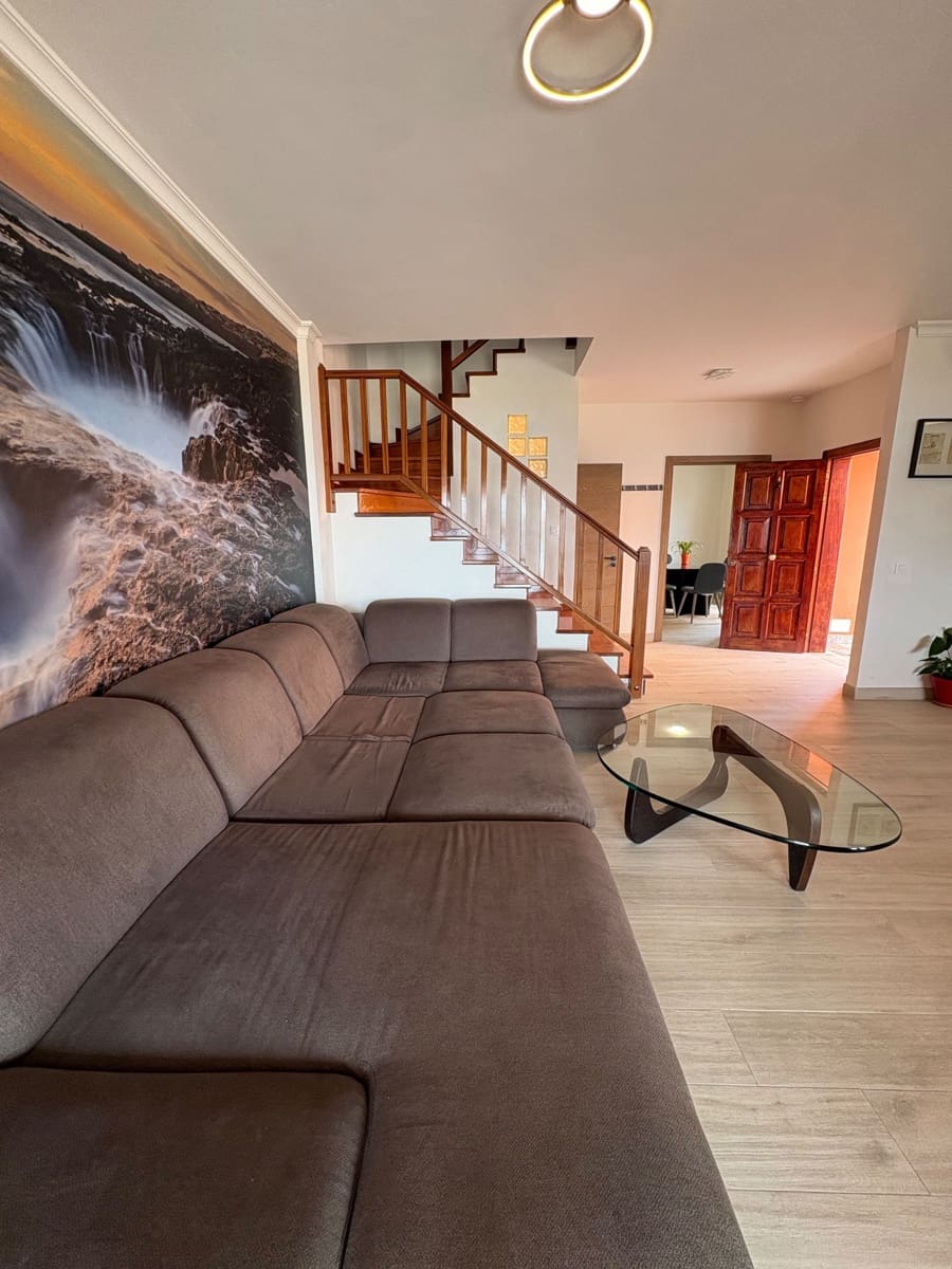 3 bedroom Villa for rent in Playa del Hombre with garage - € 2,200 (Ref: 10063752)