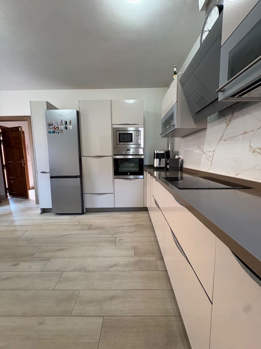 3 bedroom Villa for rent in Playa del Hombre with garage - € 2,200 (Ref: 10063752)