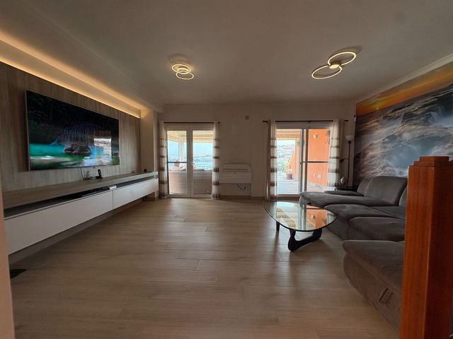 3 quarto Moradia para arrendar em Playa del Hombre, Telde com garagem - 2 200 € (Ref: 10063752)