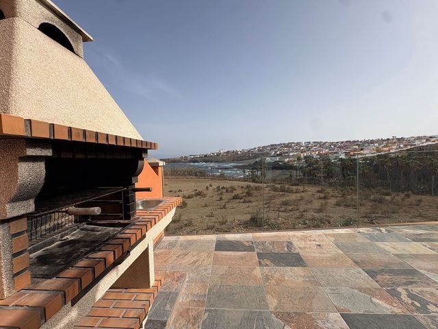 3 quarto Moradia para arrendar em Playa del Hombre, Telde com garagem - 2 200 € (Ref: 10063752)