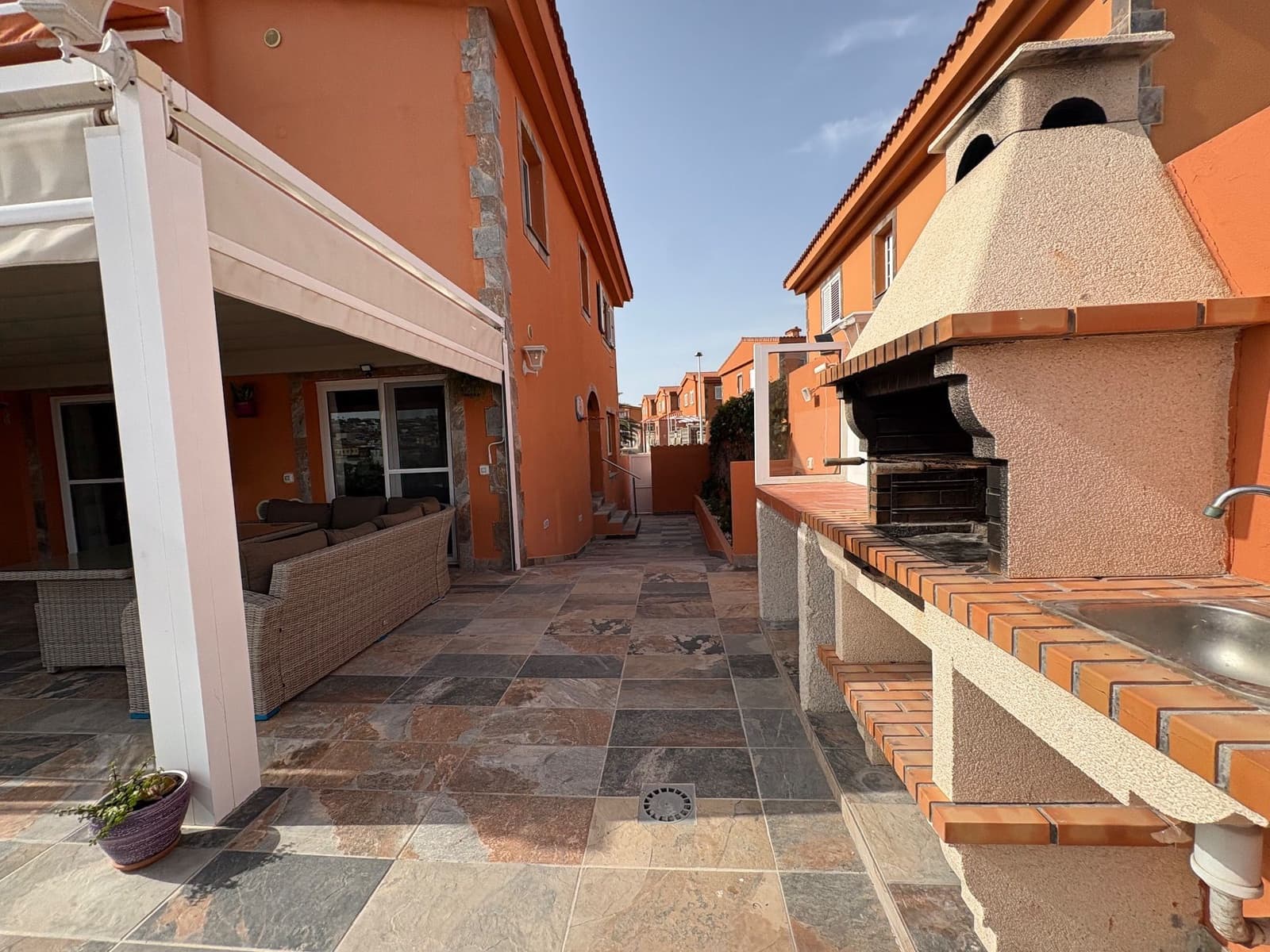 3 bedroom Villa for rent in Playa del Hombre with garage - € 2,200 (Ref: 10063752)