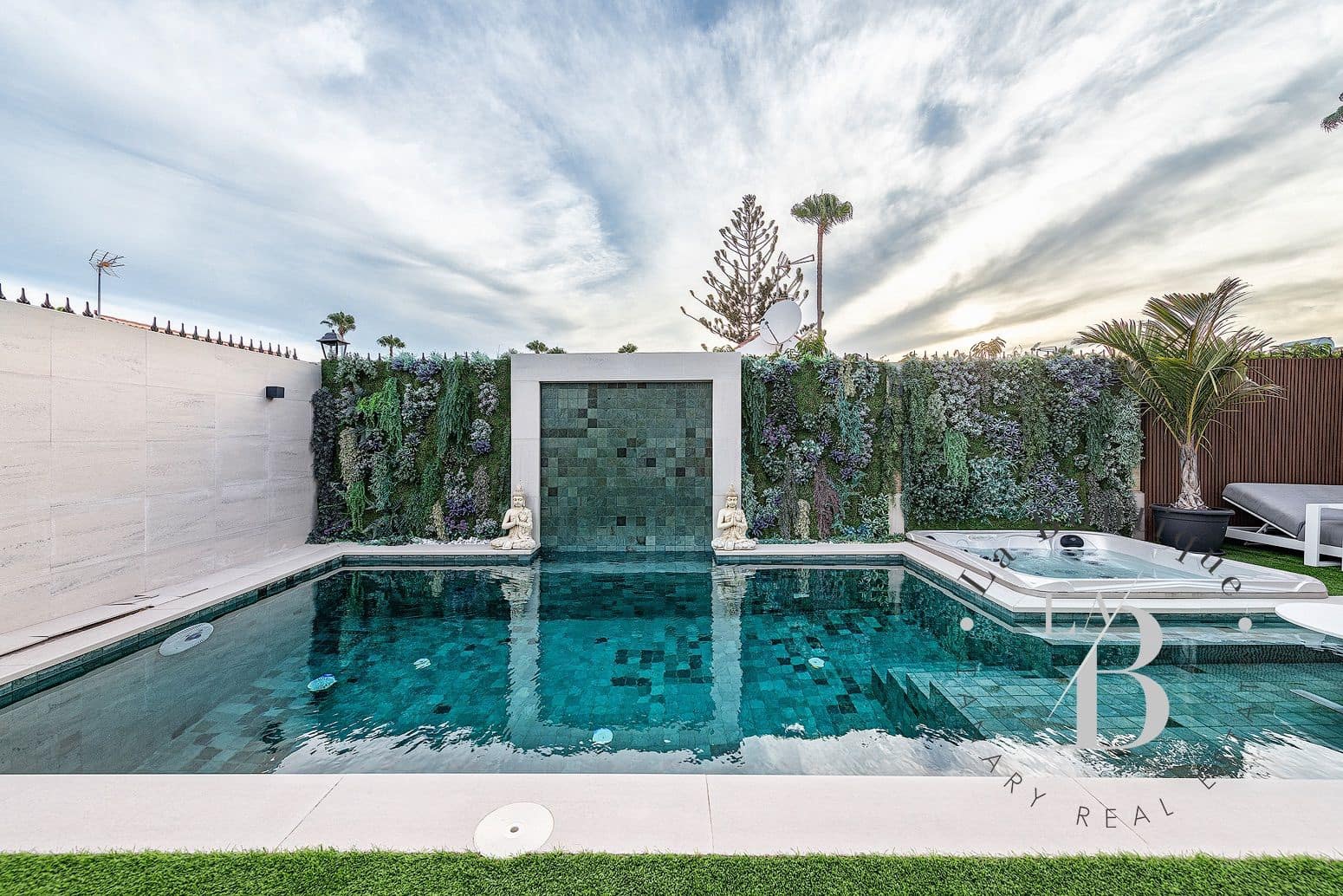 3 bedroom Bungalow for sale in Campo Internacional with pool garage - € 940,000 (Ref: 7739966)