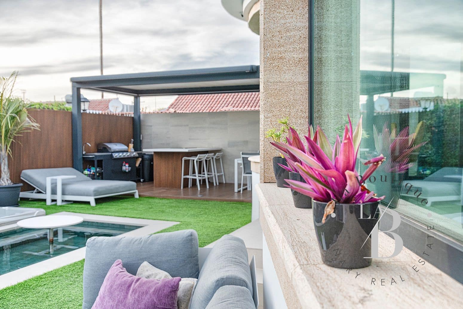 3 bedroom Bungalow for sale in Campo Internacional with pool garage - € 940,000 (Ref: 7739966)