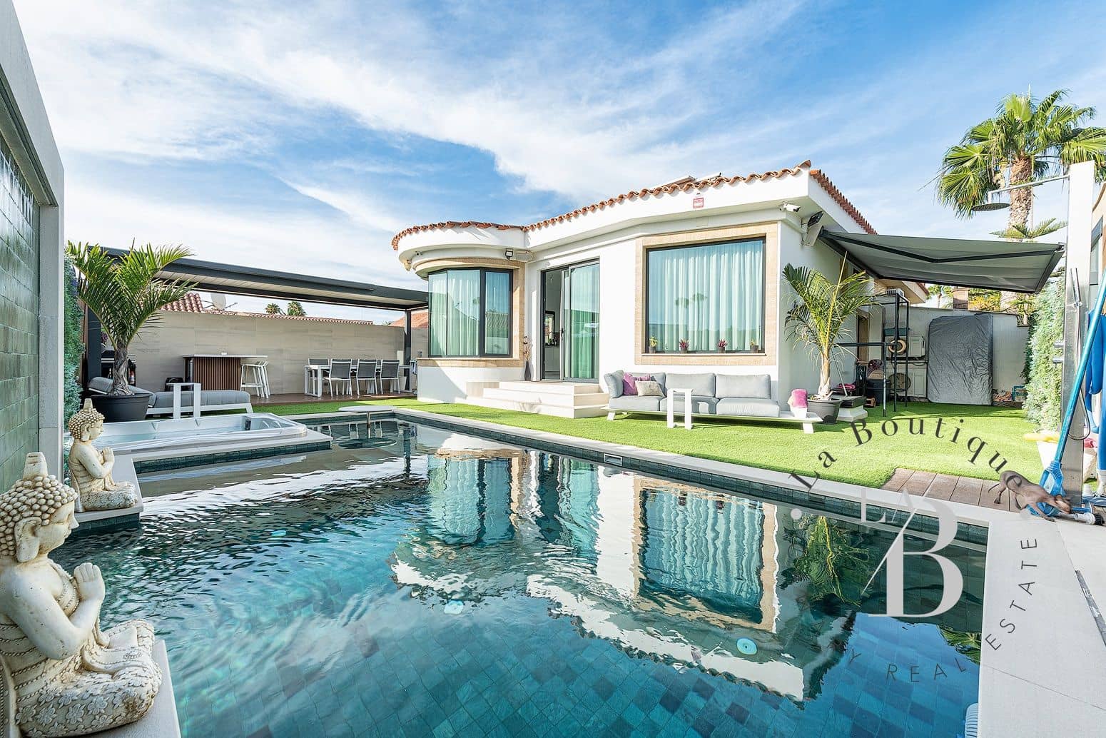 3 bedroom Bungalow for sale in Campo Internacional with pool garage - € 940,000 (Ref: 7739966)