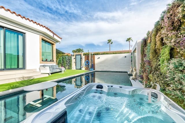 3 bedroom Bungalow for sale in Campo Internacional, San Bartolomé de Tirajana with pool garage - € 940,000 (Ref: 7739966)