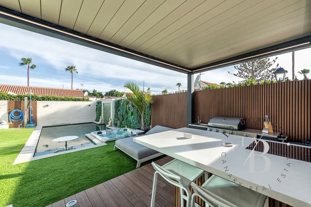 3 bedroom Bungalow for sale in Campo Internacional, San Bartolomé de Tirajana with pool garage - € 940,000 (Ref: 7739966)