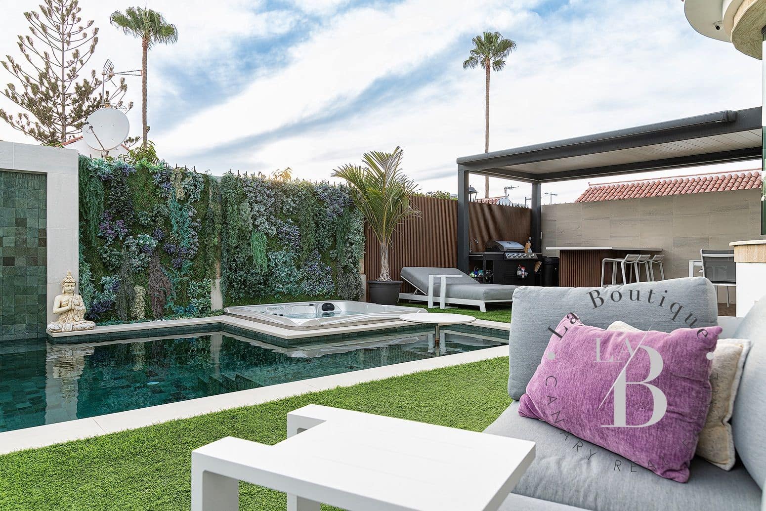 3 bedroom Bungalow for sale in Campo Internacional with pool garage - € 940,000 (Ref: 7739966)