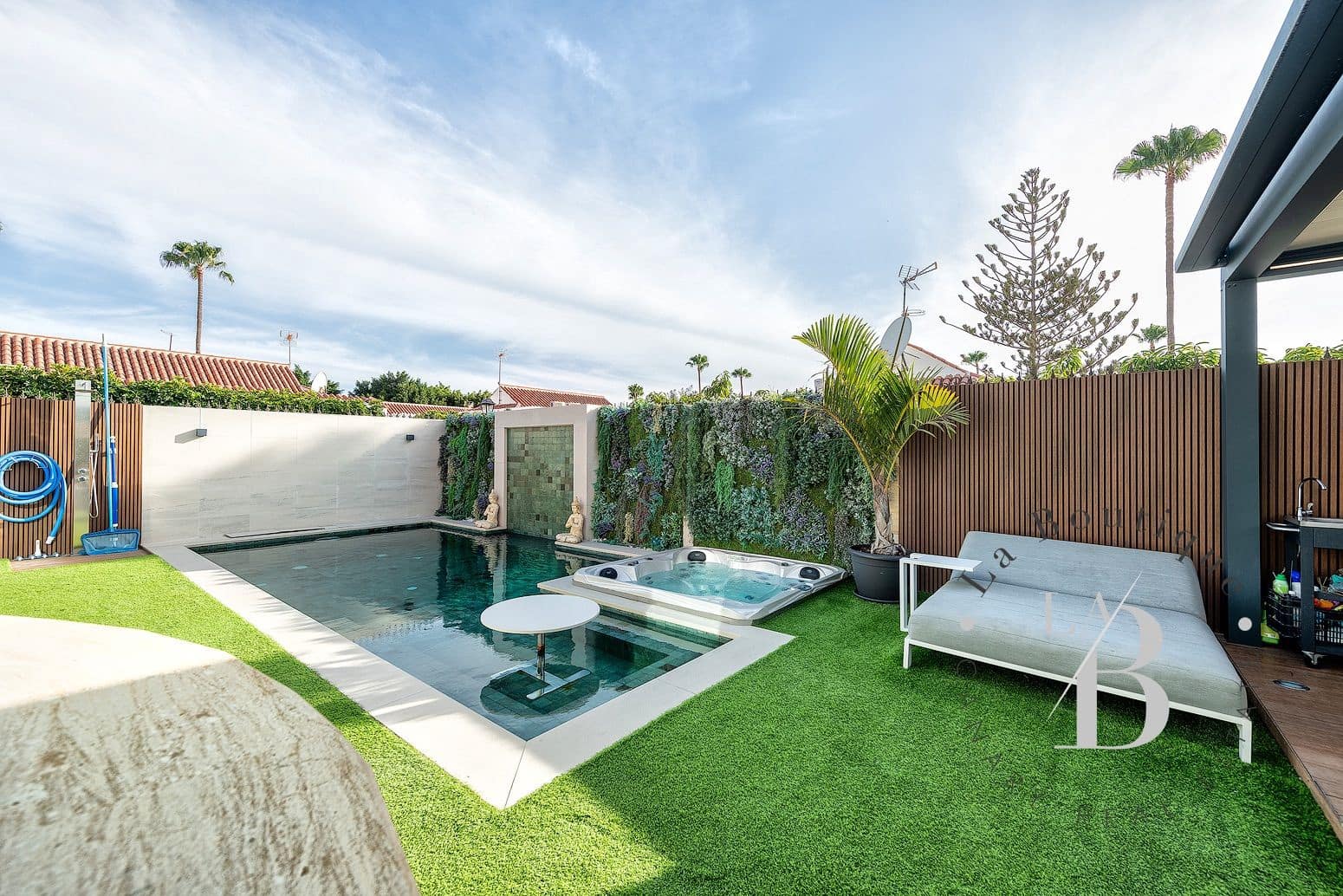 3 bedroom Bungalow for sale in Campo Internacional with pool garage - € 940,000 (Ref: 7739966)