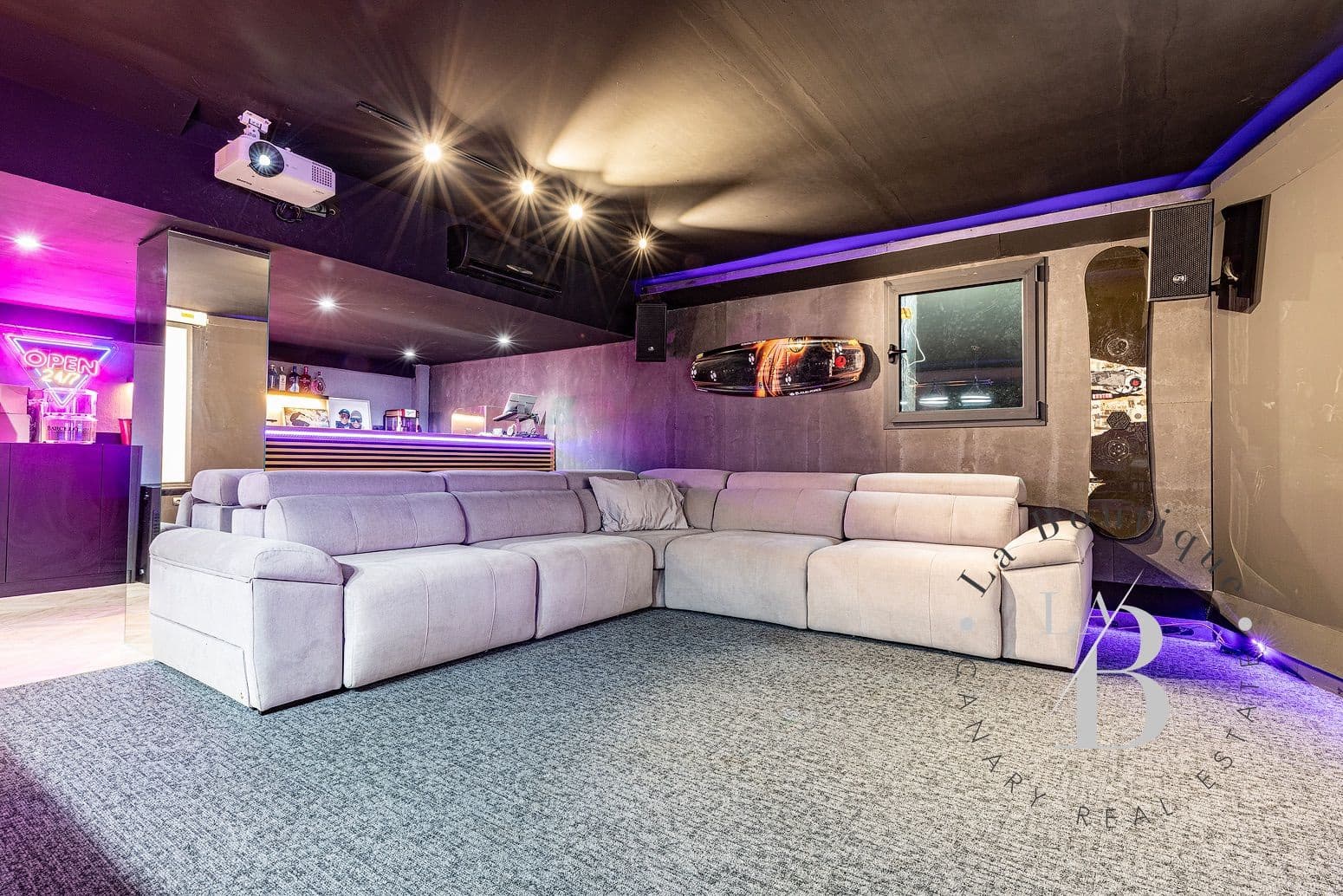 3 bedroom Bungalow for sale in Campo Internacional with pool garage - € 940,000 (Ref: 7739966)