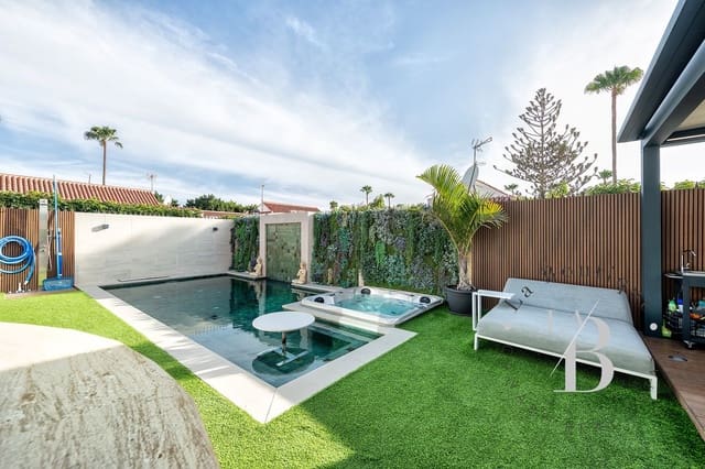 3 bedroom Bungalow for sale in Campo Internacional, San Bartolomé de Tirajana with pool garage - € 940,000 (Ref: 7739966)