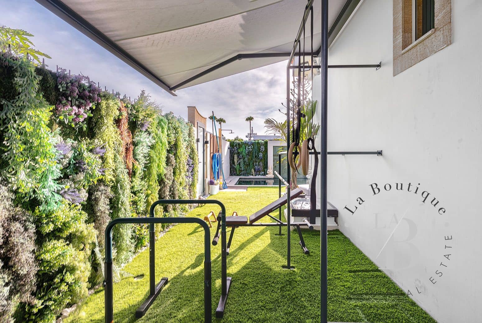 3 bedroom Bungalow for sale in Campo Internacional with pool garage - € 940,000 (Ref: 7739966)