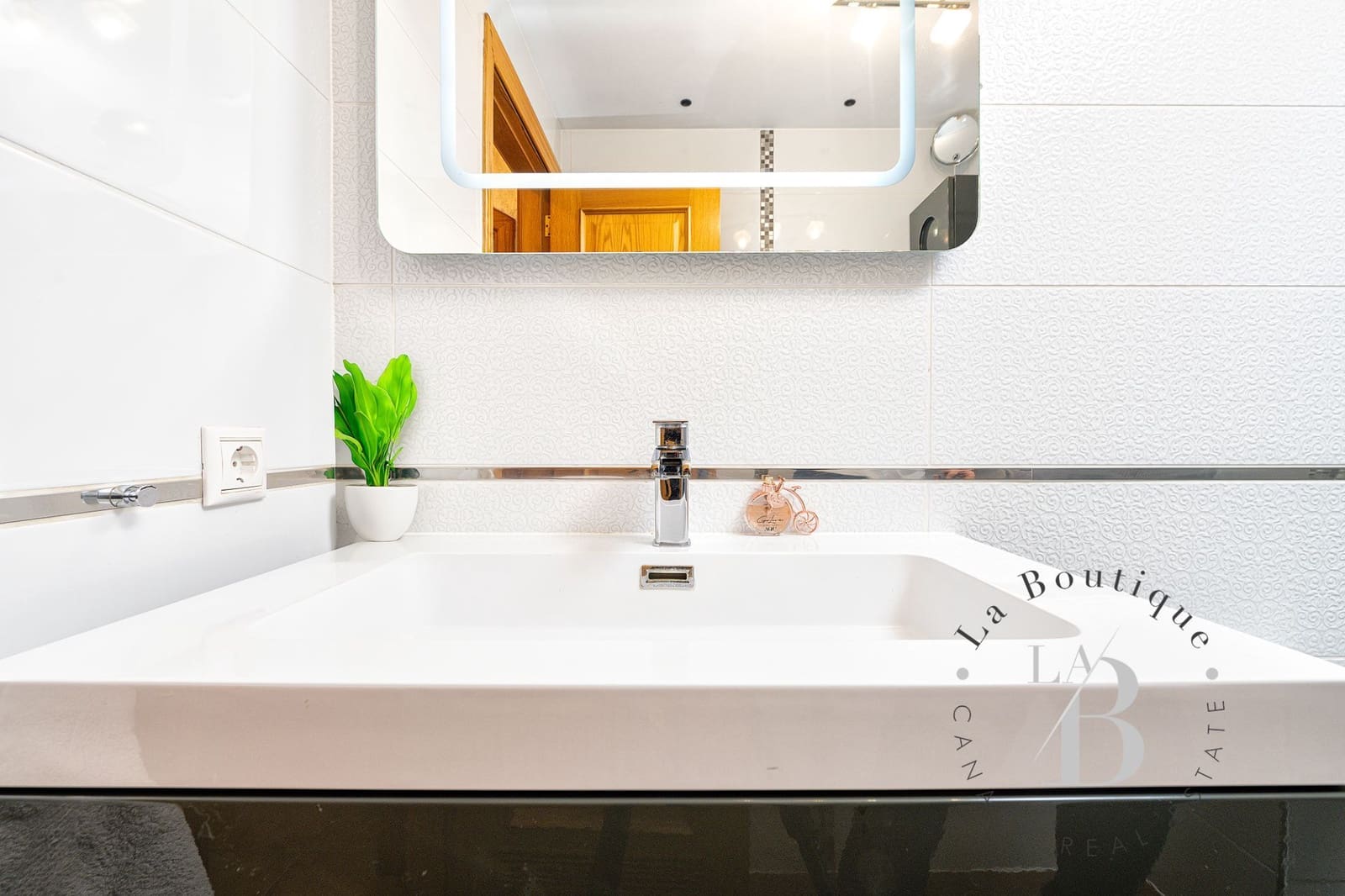 4 soveværelse Byhus til salg i Mogan med garage - € 416.000 (Ref: 8412094)