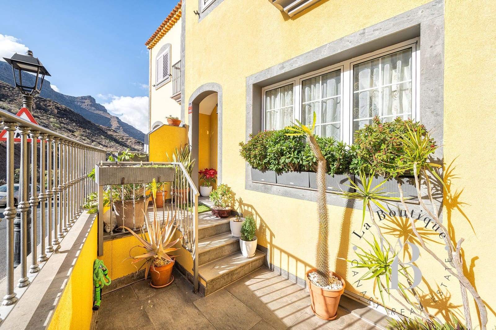 4 soveværelse Byhus til salg i Mogan med garage - € 416.000 (Ref: 8412094)