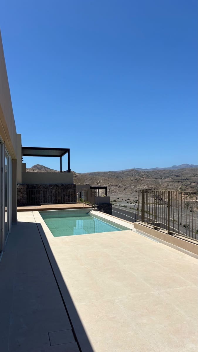 3 soveværelse Villa til salg i Salobre Golf med swimmingpool garage - € 745.000 (Ref: 8422937)