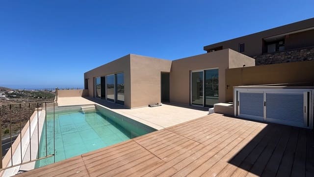 3 quarto Moradia para venda em Salobre Golf, San Bartolomé de Tirajana com piscina garagem - 745 000 € (Ref: 8422937)