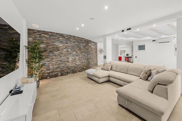 3 bedroom Villa for rent in San Agustín, San Bartolomé de Tirajana with garage - € 3,000 (Ref: 8723641)