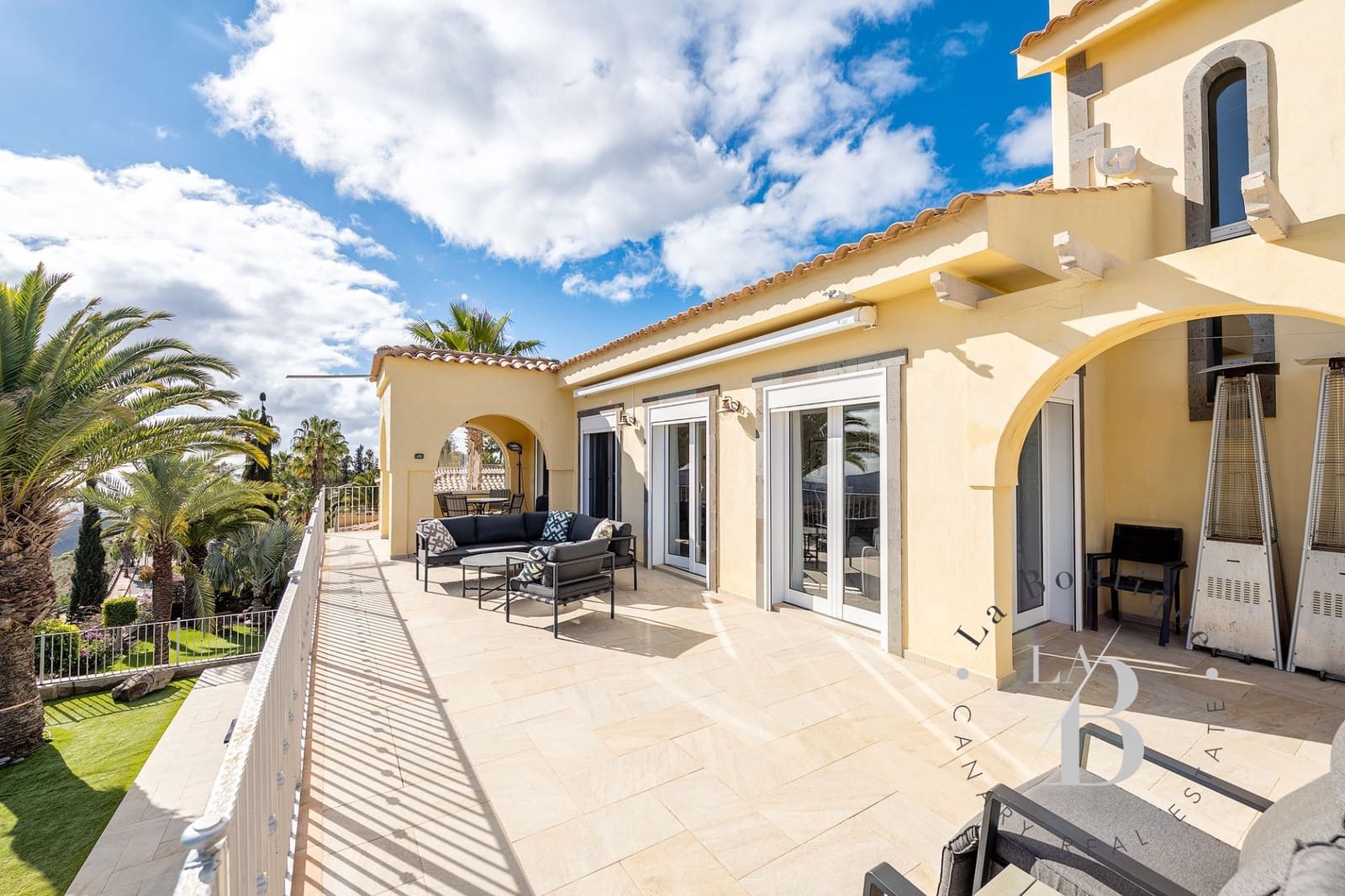 5 soverom Villa til salgs i Monte Leon med svømmebasseng garasje - € 1 035 000 (Ref: 8800778)