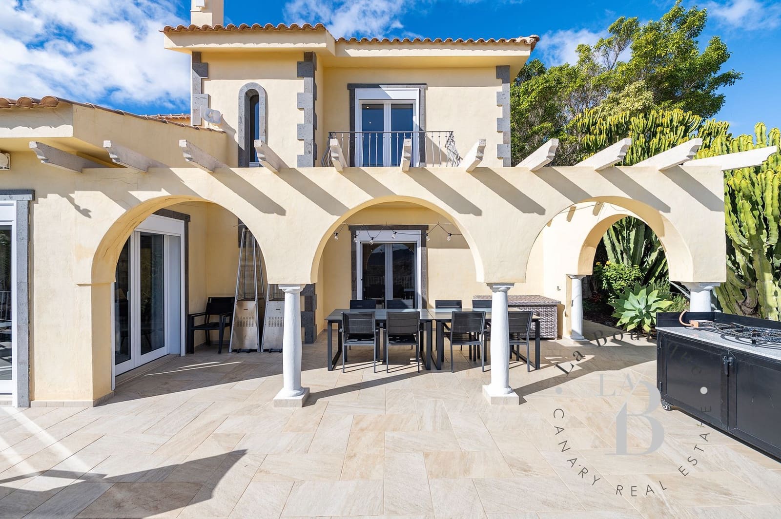 5 soverom Villa til salgs i Monte Leon med svømmebasseng garasje - € 1 035 000 (Ref: 8800778)