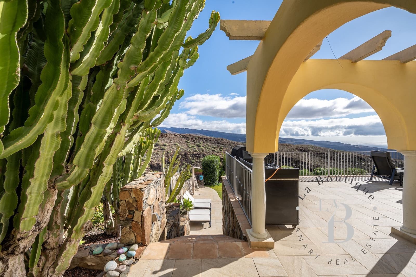 5 soverom Villa til salgs i Monte Leon med svømmebasseng garasje - € 1 035 000 (Ref: 8800778)