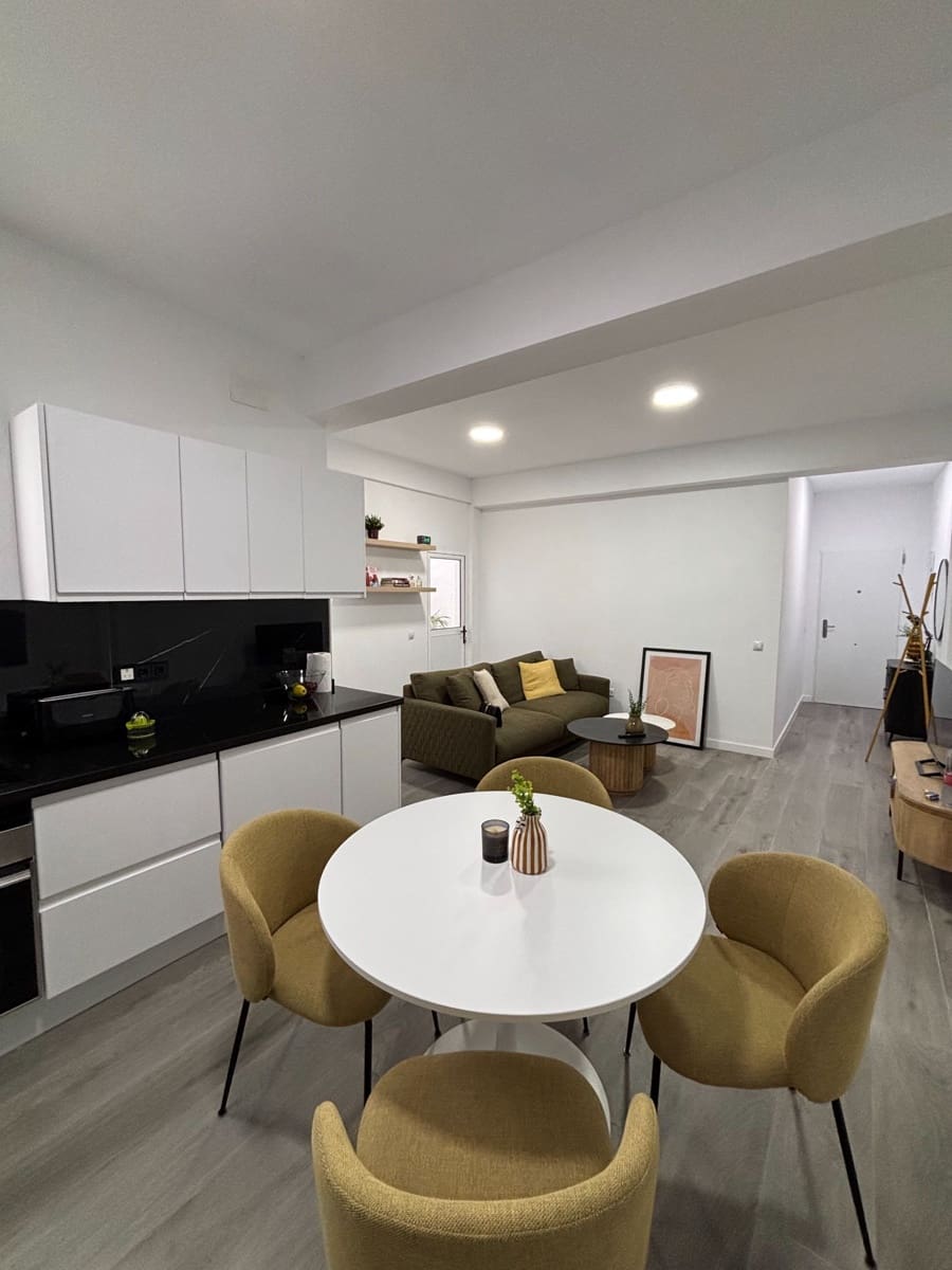 2 bedroom Flat for rent in Las Palmas de Gran Canaria - € 980 (Ref: 8892703)