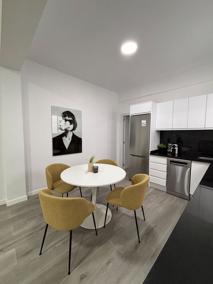 2 bedroom Flat for rent in Las Palmas de Gran Canaria - € 980 (Ref: 8892703)