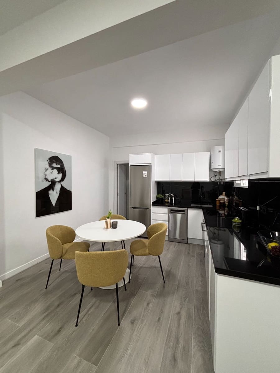 2 bedroom Flat for rent in Las Palmas de Gran Canaria - € 980 (Ref: 8892703)