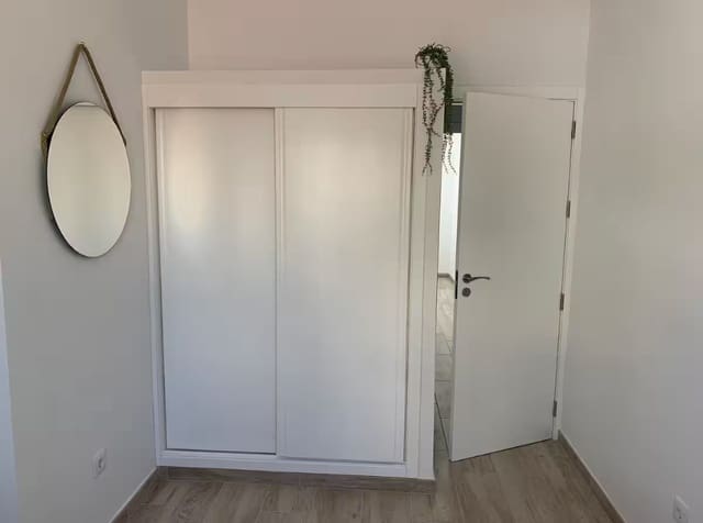 2 quarto Bungalow para arrendar em Playa del Inglés, San Bartolomé de Tirajana com piscina - 1 600 € (Ref: 8998391)