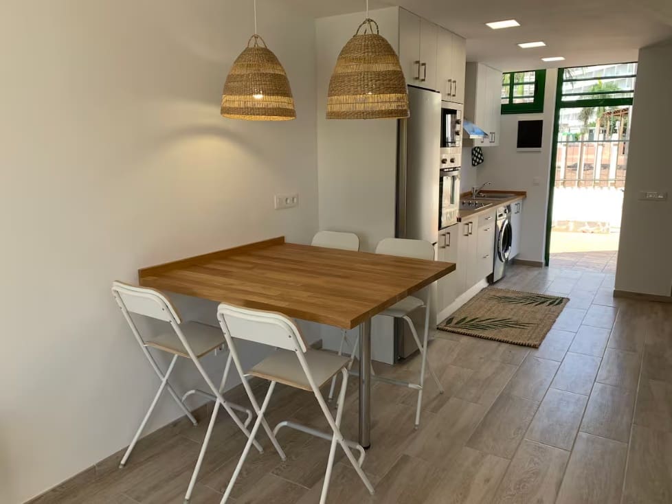 2 quarto Bungalow para arrendar em Playa del Ingles com piscina - 1 600 € (Ref: 8998391)