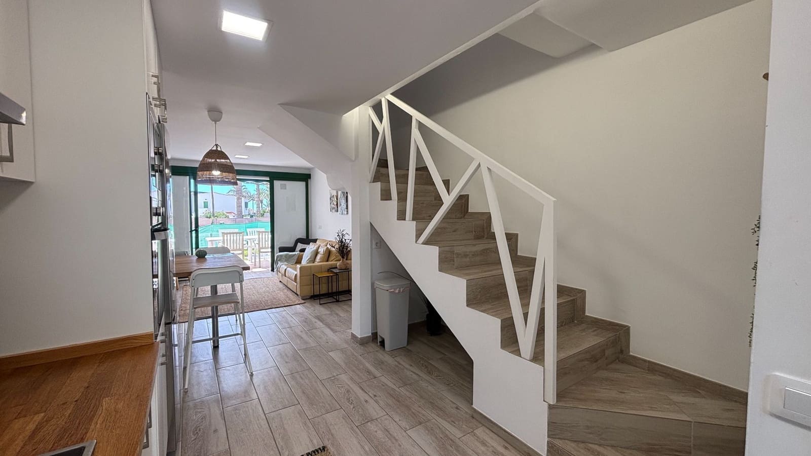 2 quarto Bungalow para arrendar em Playa del Ingles com piscina - 1 600 € (Ref: 8998391)