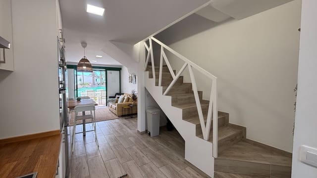2 bedroom Bungalow for rent in Playa del Inglés, San Bartolomé de Tirajana with pool - € 1,600 (Ref: 8998391)