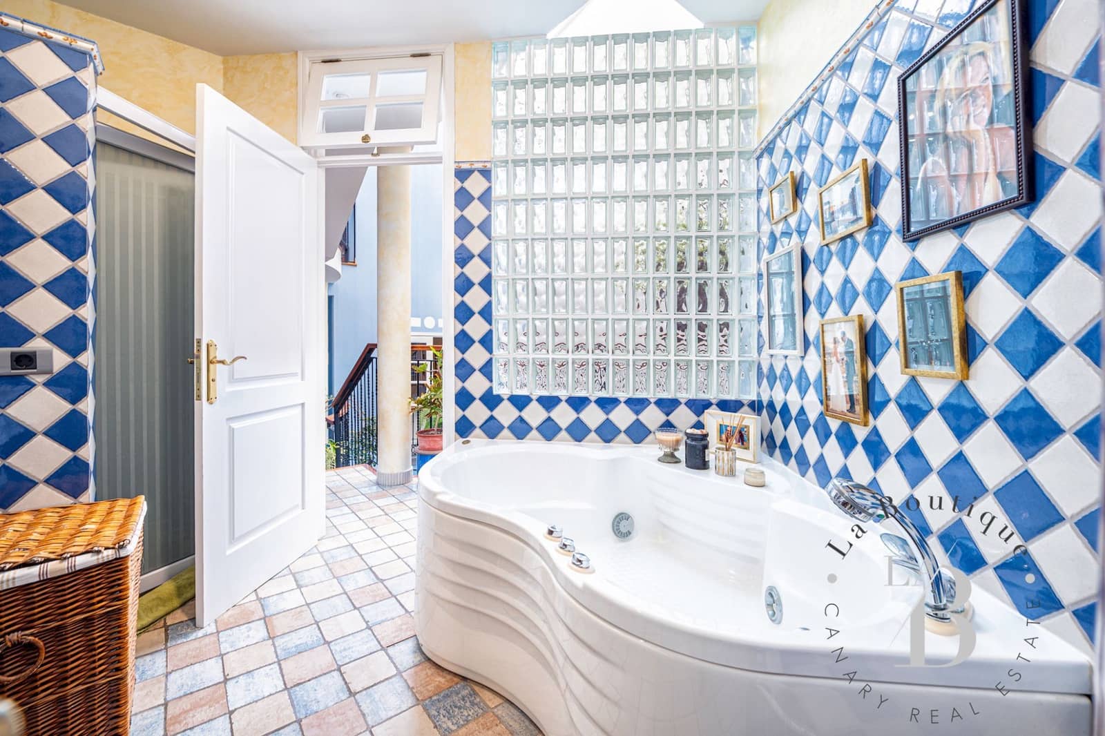 6 soveværelse Byhus til salg i Las Palmas de Gran Canaria med garage - € 2.100.000 (Ref: 9050702)