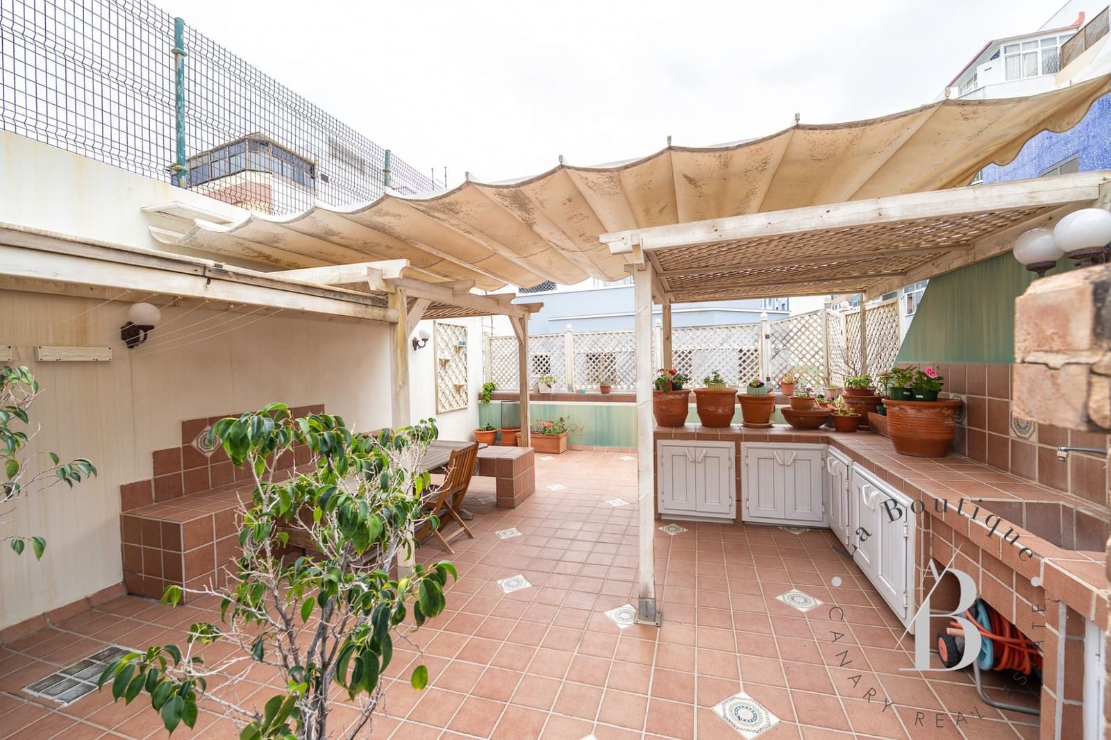 6 soveværelse Byhus til salg i Las Palmas de Gran Canaria med garage - € 2.100.000 (Ref: 9050702)