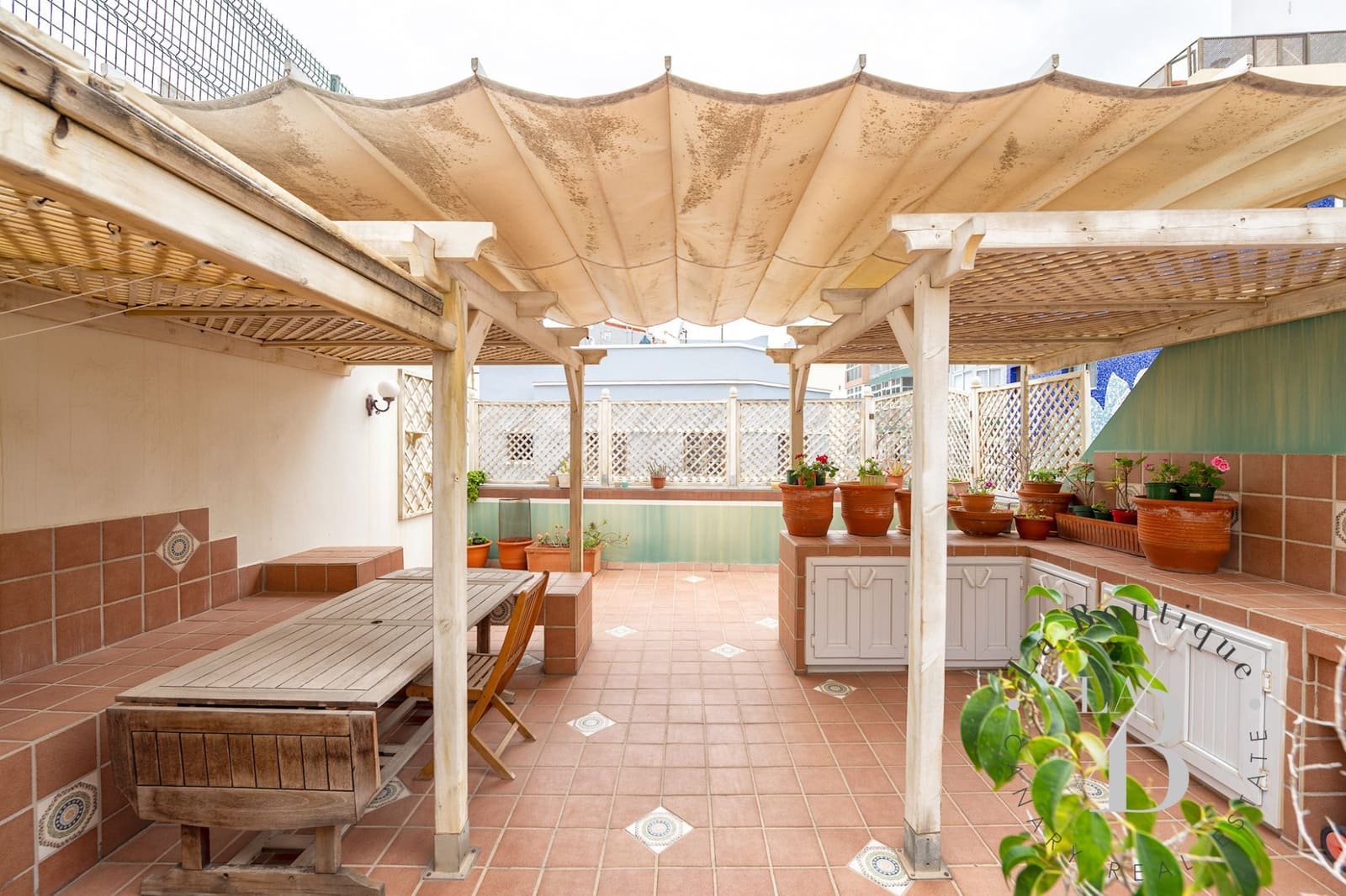 6 soveværelse Byhus til salg i Las Palmas de Gran Canaria med garage - € 2.100.000 (Ref: 9050702)