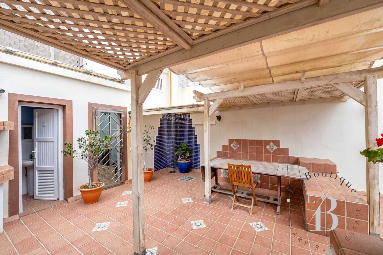 6 soveværelse Byhus til salg i Las Palmas de Gran Canaria med garage - € 2.100.000 (Ref: 9050702)