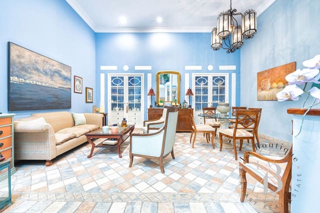 6 bedroom Townhouse for sale in Guanarteme, Las Palmas de Gran Canaria with garage - € 2,100,000 (Ref: 9050702)