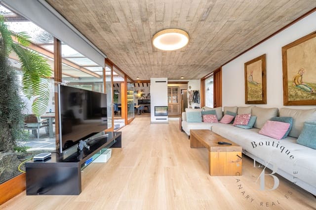 Chalet de 4 habitaciones en Telde en venta con piscina garaje - 980.000 € (Ref: 9118537)